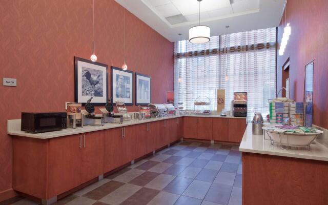 Hampton Inn & Suites Pittsburgh-Downtown