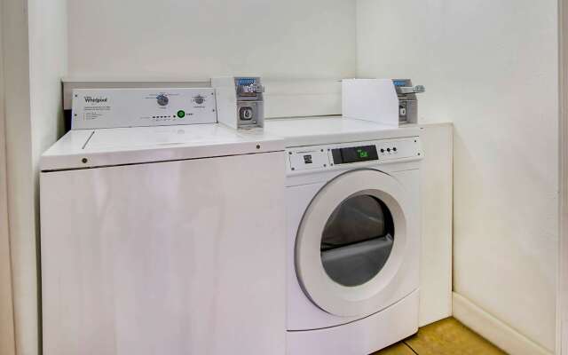 America's Comfort Lodge