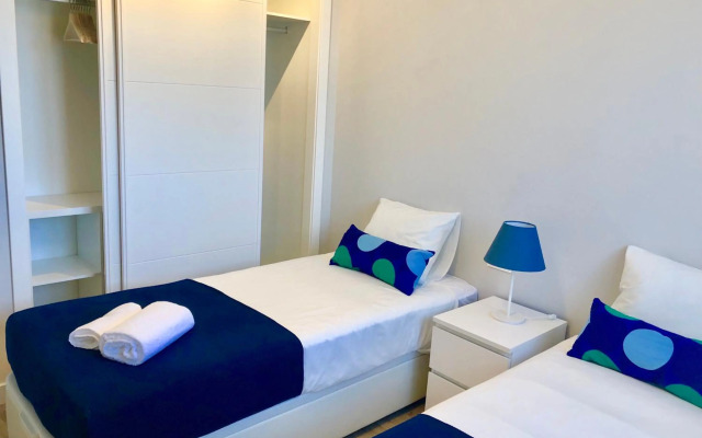 Playa Los Álamos, descanso y ocio en Torremolinos