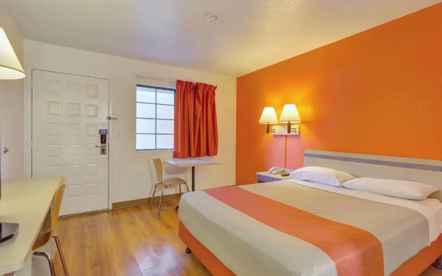 Super 8 by Wyndham Santa Rosa North