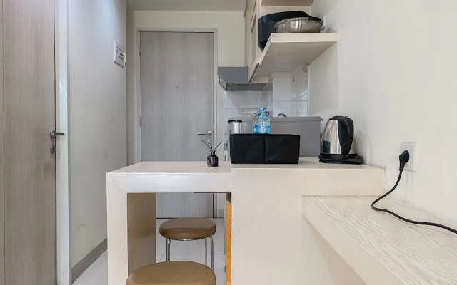 Modern Look and Restful Studio at Azalea Suites Apartment