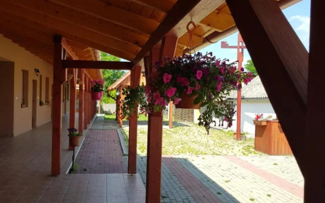 Tisza-Tavirózsa Vendégház