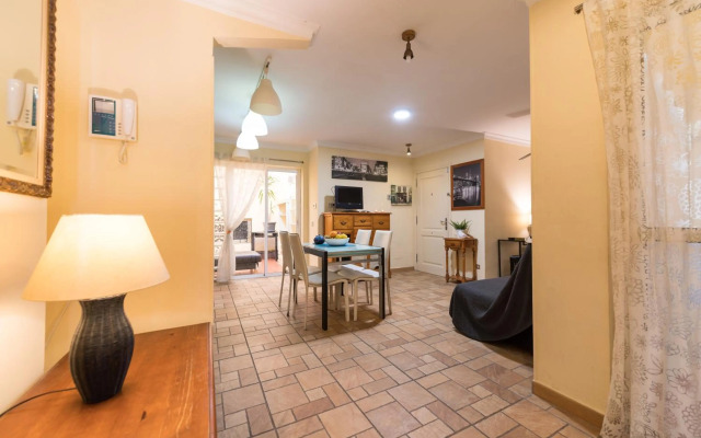 MCD Carlos Family House