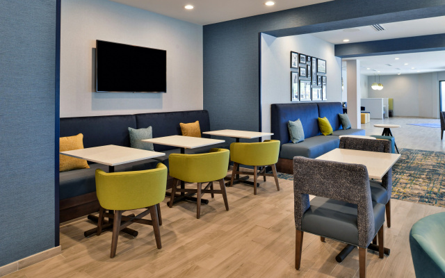 Hampton Inn Cedar Falls Downtown