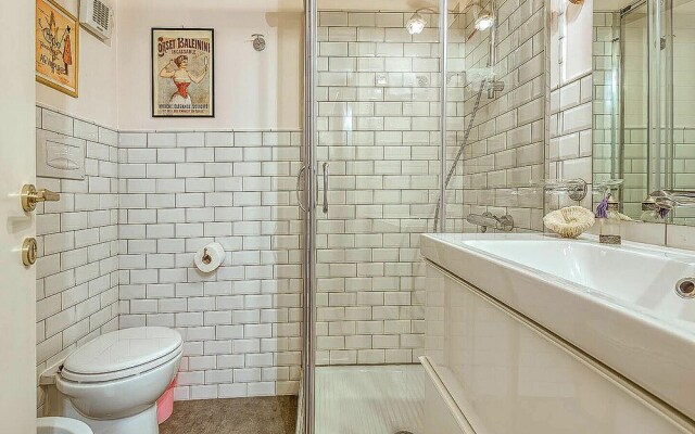 Amazing Apartment in Roma With Wifi and 2 Bedrooms