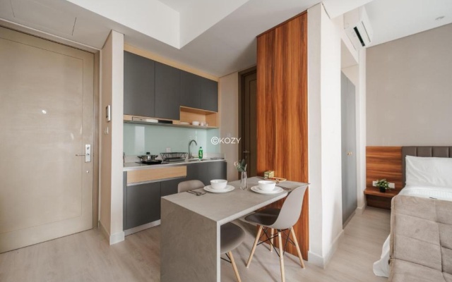 AMBER by Kozystay Studio with Pool View in Central Park Area – Guest Rooms – Jakarta