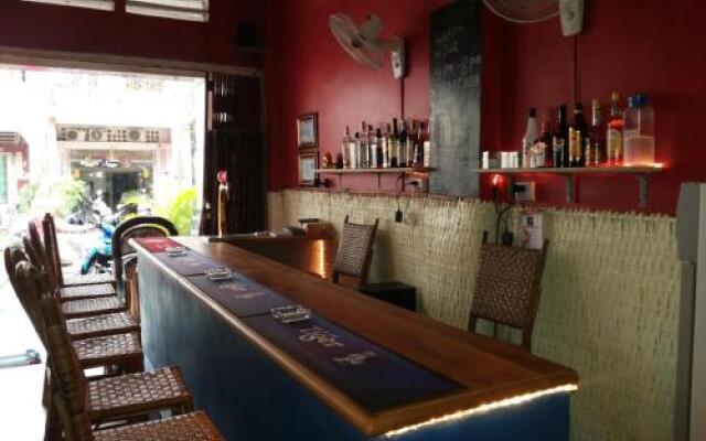 Kampot Kenny's Guesthouse & Bar