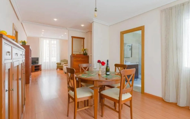 Balmes Flat, 2BDR - central market and city hall