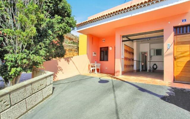 Traditional holiday home in Arico with garden