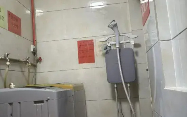 Wanzhihai Hotel (Anji Wanda Plaza Chuangye Road Subway Station)