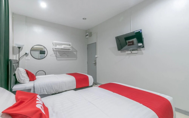 OYO 818 Suksomboon Residence