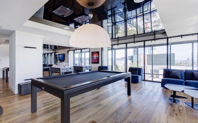 Bell Centre Apartments by Hometrotting
