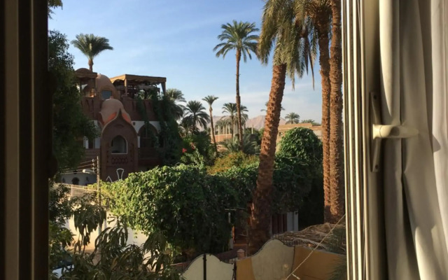Jewel Howard Carter Hotel