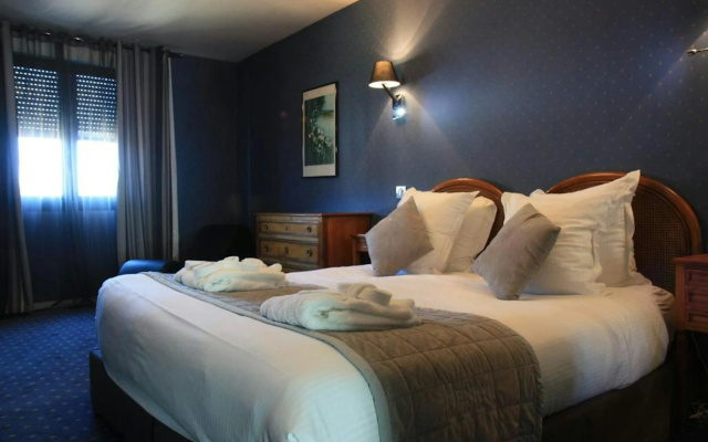 Henry II Hotel