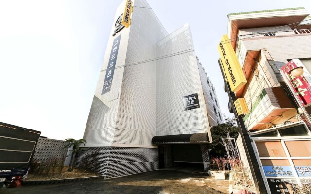 hotelImage