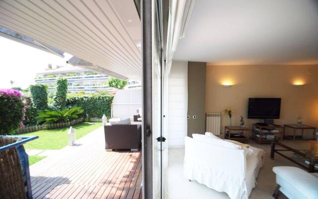 Luxury Apartment with Swimming Pool