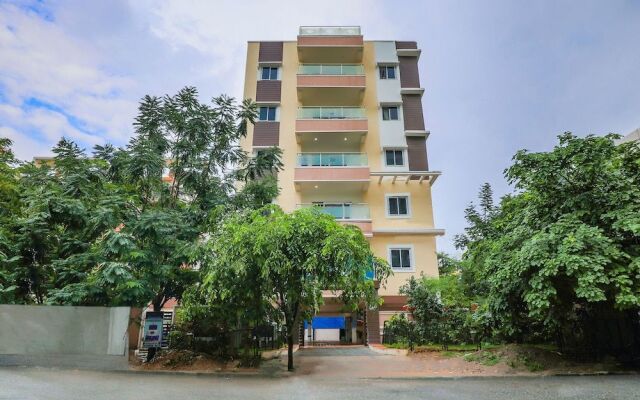 OYO 17209 SilverKey Malikarjuna Residency Gachibowli