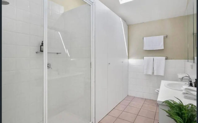 Lonnie Beach View Apartment