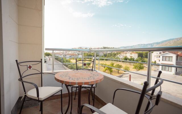 A2 - Modern apt Near the Beach With two Balconies