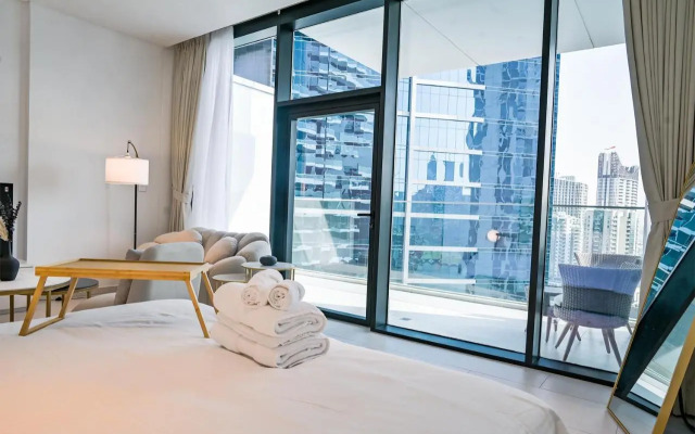 KeyHost - Classy 1BR Canal View - Business Bay - K1790