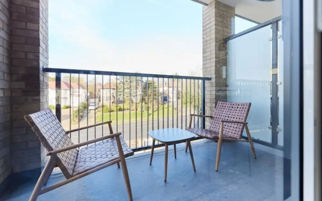 The Wembley Park Sanctuary - Stunning 2bdr Flat With Balcony