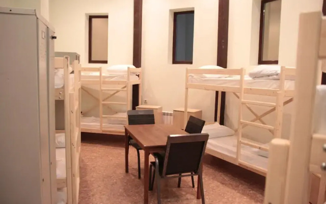 GreenWood Hostel