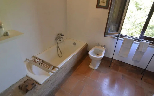 Pleasant Villa In Valiano With Terrace, Garden, Sun-Loungers