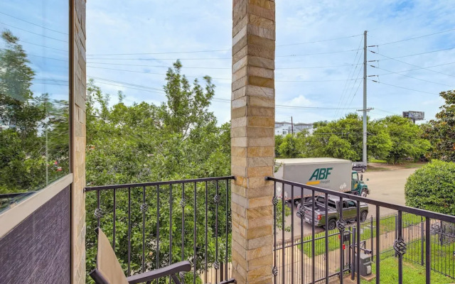 Dtwn Houston Home Near Stadiums: WFH Friendly!