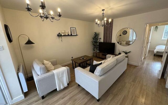 Charming 2-bed Apartment in Danbury, Essex