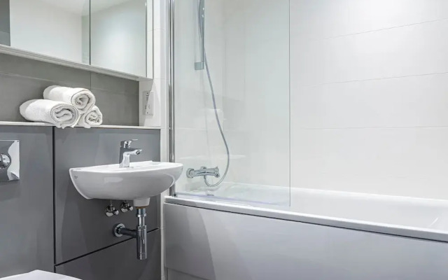 Deluxe Waterside Flat in Leeds