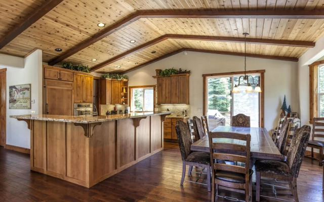 Shelton Kingswood Luxury Home By RedAwning