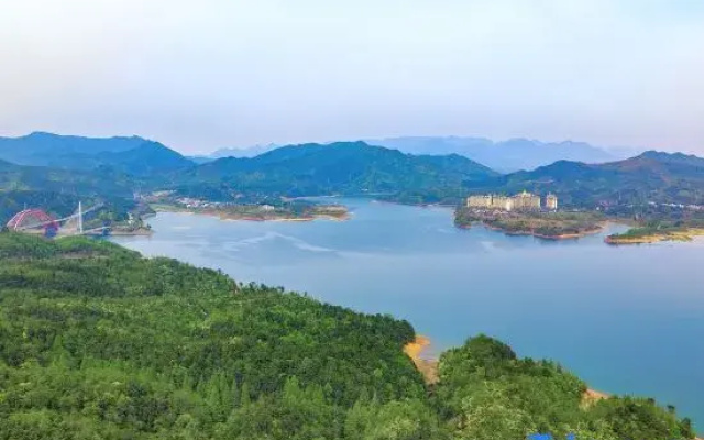 Xishe homestay by Mount Huangshan Lake