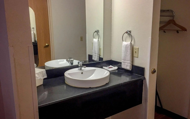 Motel 6 Woodway, TX