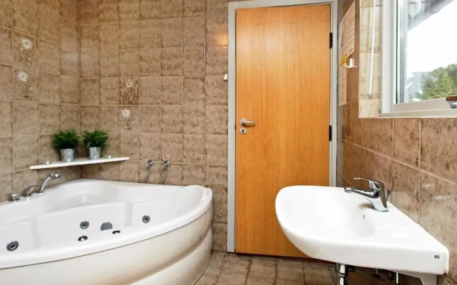 Three-Bedroom Holiday home in Millinge 1