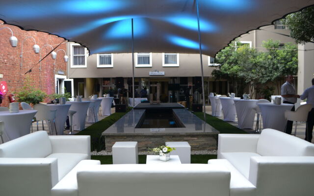 Docklands Hotel