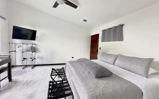 Black & White Apartments Monteverde