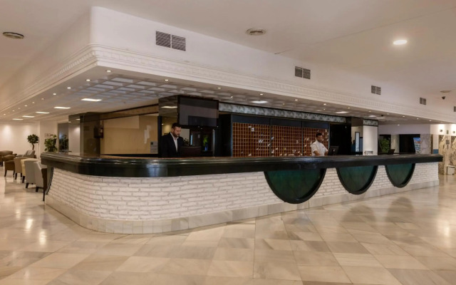 Las Palmeras Affiliated by FERGUS Hotel 