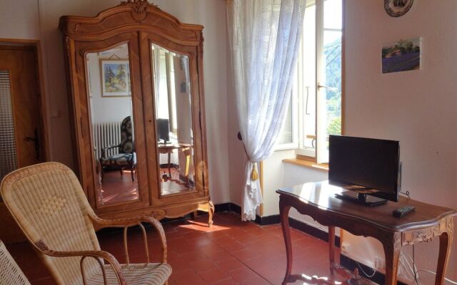 House With 5 Bedrooms in Robiac-rochessadoule, With Enclosed Garden