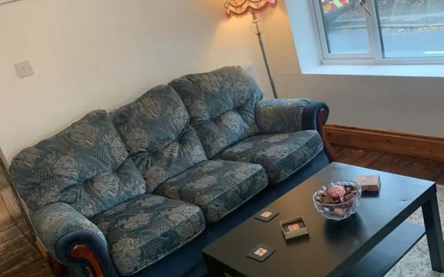 One Lovely Apartmt 1 Double & 2 Camp Beds