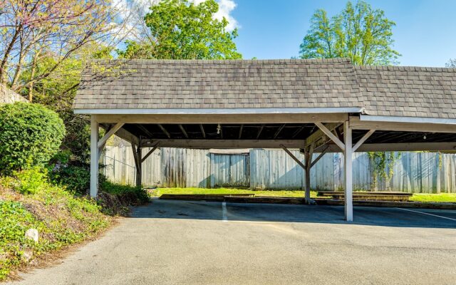 Lawrence Vacation Rental ~ 12 Mi to Indianapolis!