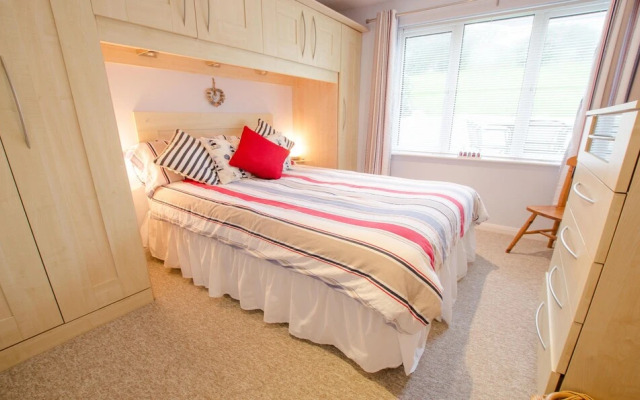 Clifton Court Apt 19 With Heated Pool