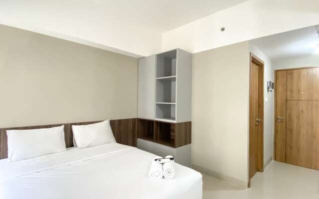 Modern Look Studio Room at LRT City Jatibening Apartment