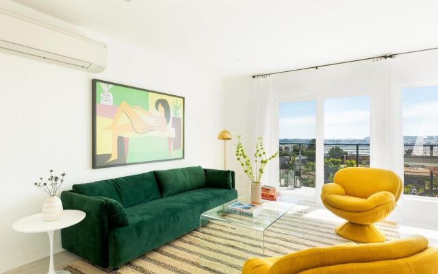 Avalon Buyout by AvantStay   Mins to Gaslamp   Rooftop w/ BBQ   Sleeps 24!