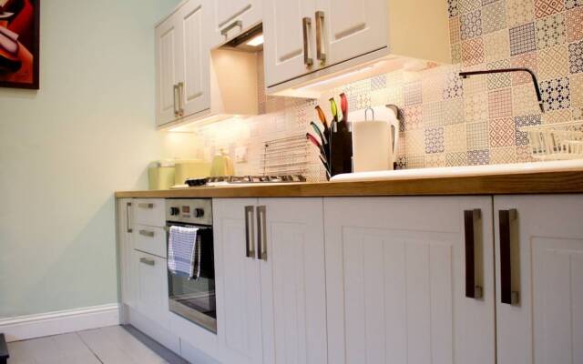 1 Bedroom Flat With Front Garden Sleeps 3