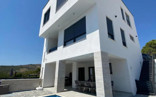 Villa NeRu II