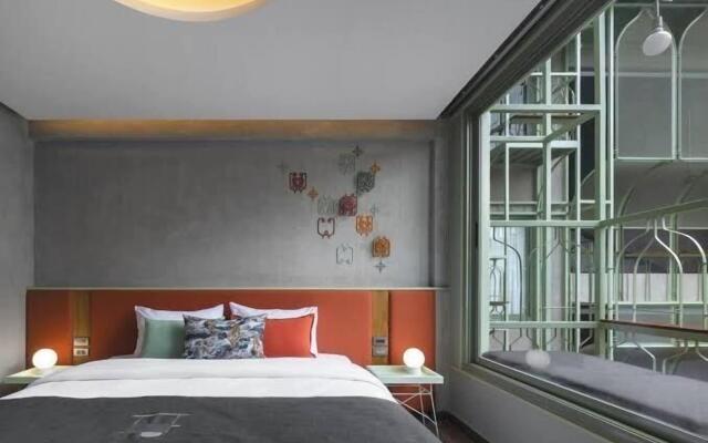 Samsen Street Hotel