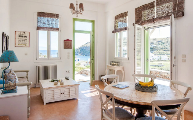 K for Kythnos Sun & Ocean House