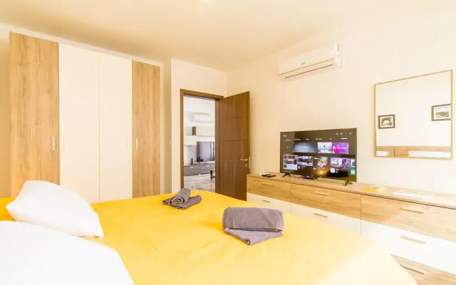 Palm Modern Apart 200mt From Sea Qawra