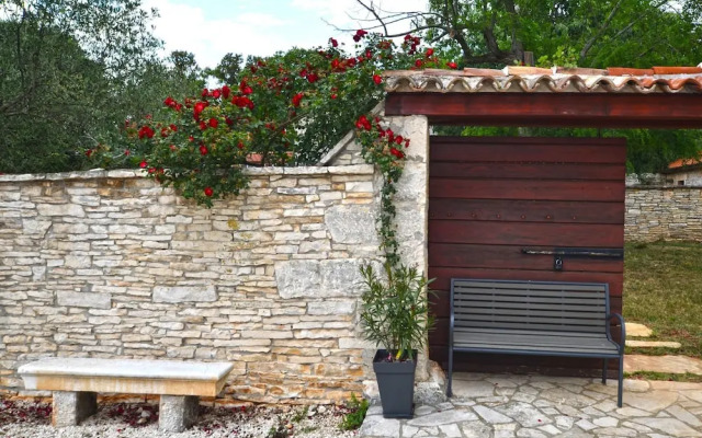 Tranquil Getaway With Shared Pool in Bale