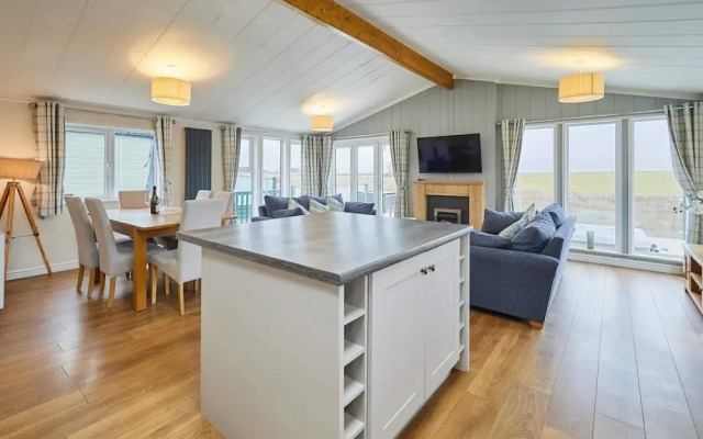 Host Stay Juniper Deluxe Lodge